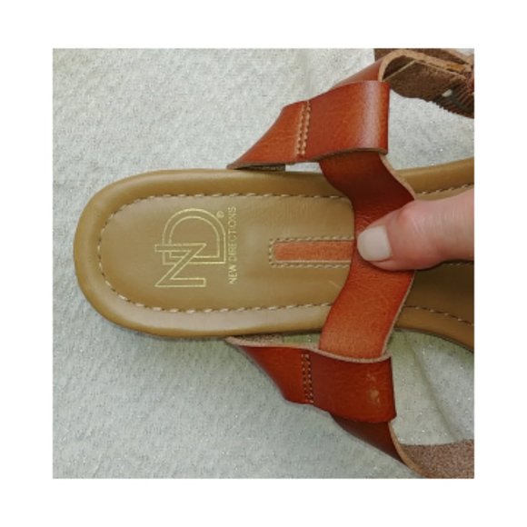 Tan wedge sandals - Picture 6 of 9